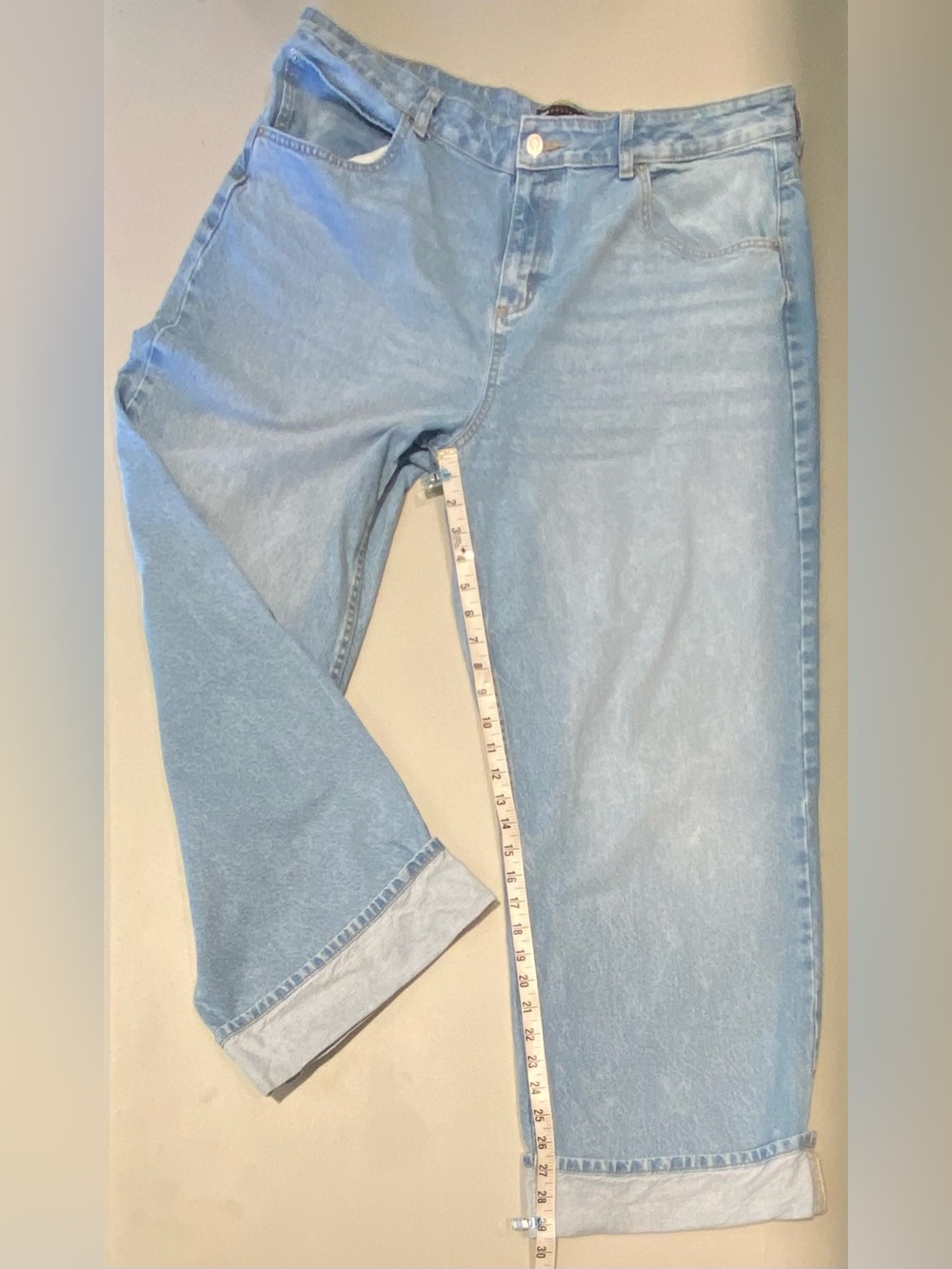 ASOS DESIGN Loose Jean with Deep Turn Up Cuff, Pale Wash, size 16 - Picture 8 of 9
